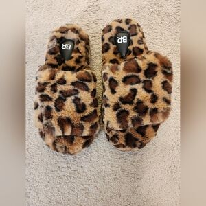 BP Fluffy Fuzzy Soft Platform Leopard Slippers Size L FITS 8-9  New Mobwife Spa